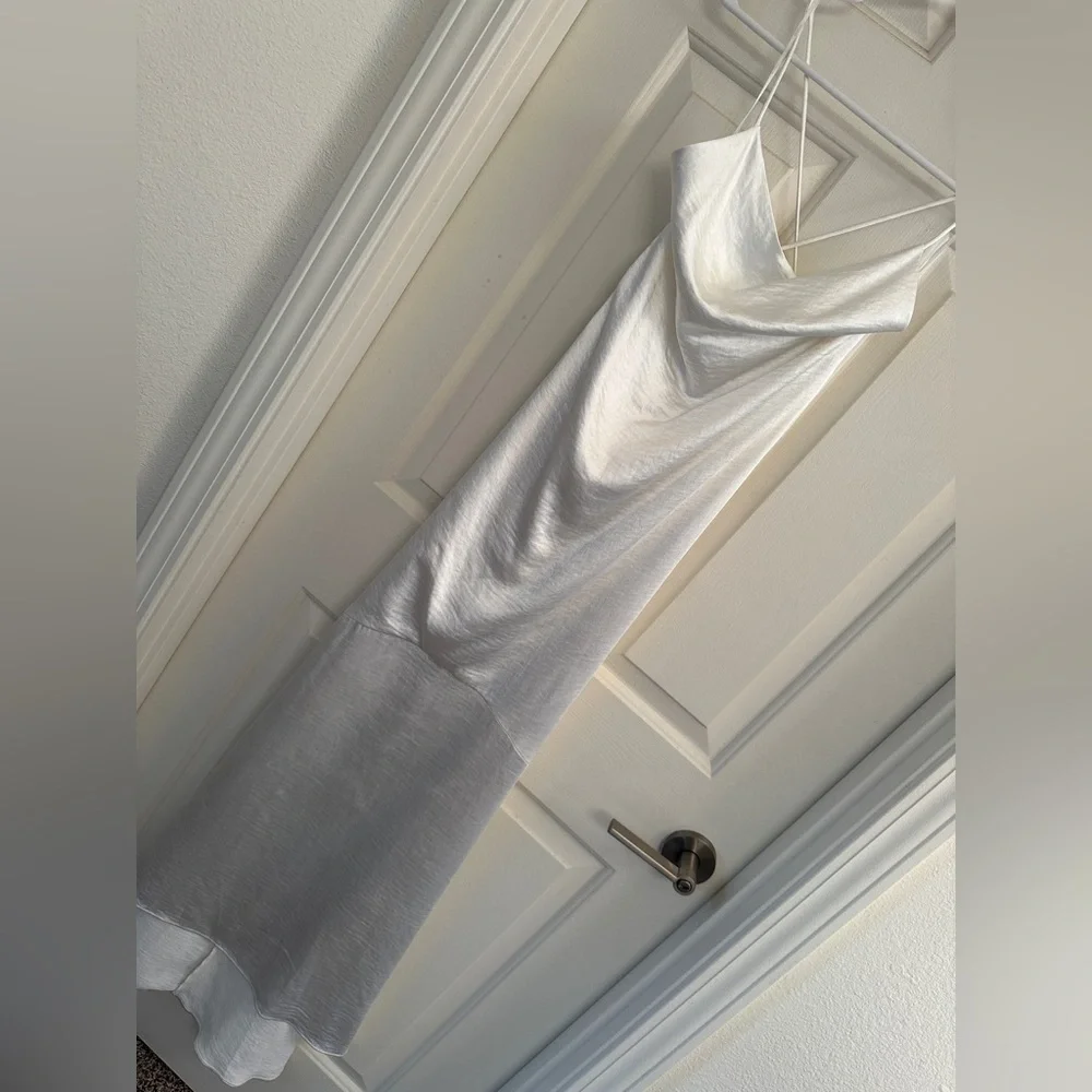Elliatt Aisle Dress. NWOT. - Picture 4 of 6